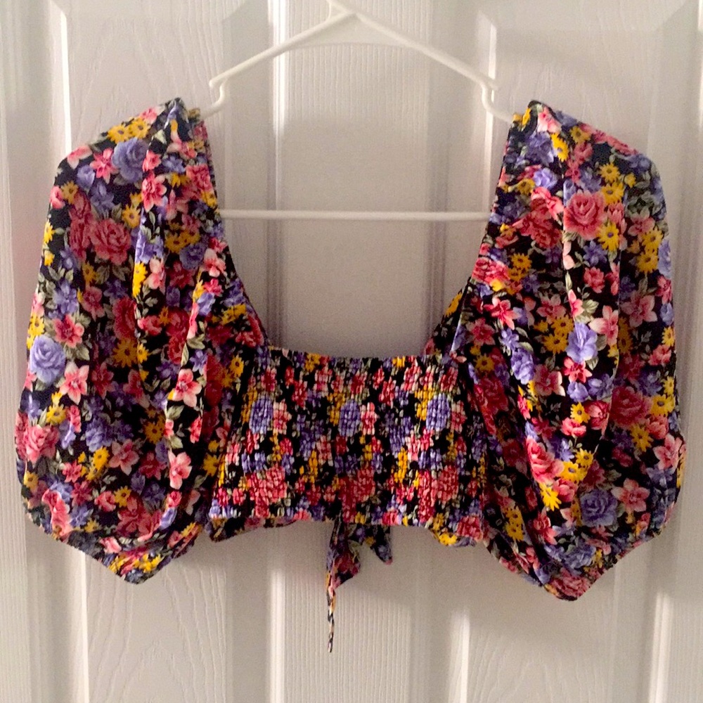 Boho Crop top tie on front never worn!!! - Picture 5 of 8